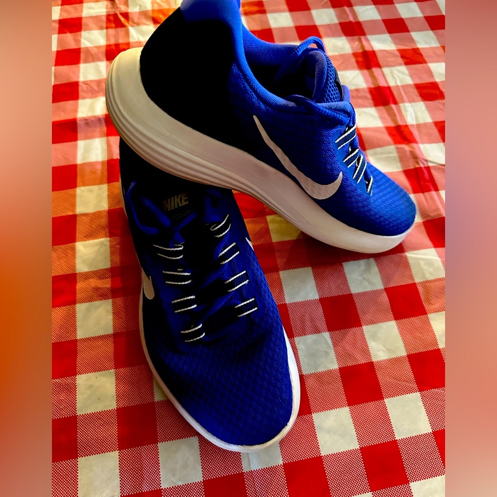 Nike tennis shoes